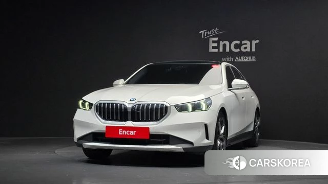 BMW 5 Series (G60) id 4400876 из Кореи 23