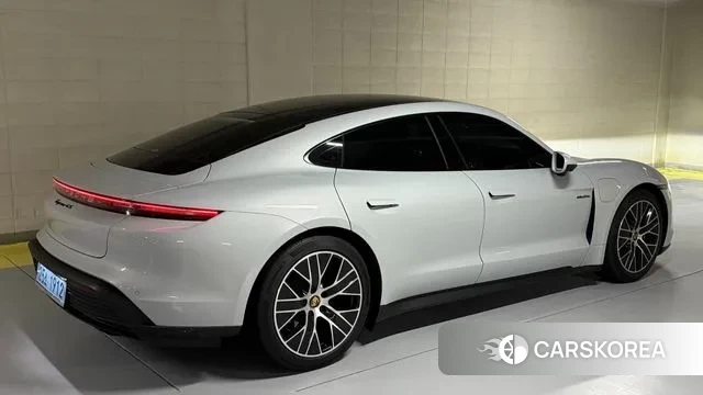 Porsche Taycan 2023 Серебристо-серый из Кореи, фото 5