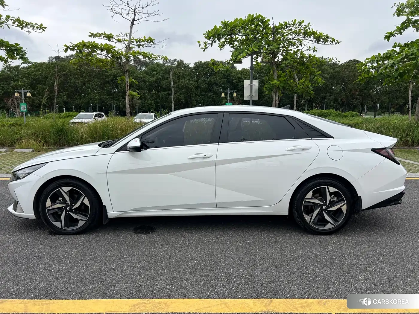 Hyundai Elantra 2023 Белый из Китая, фото 3