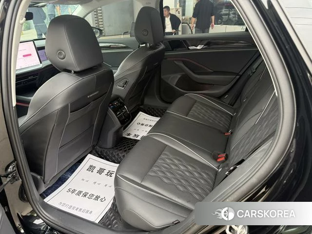 Volkswagen Magotan 2025 Черный из Китая, фото 3