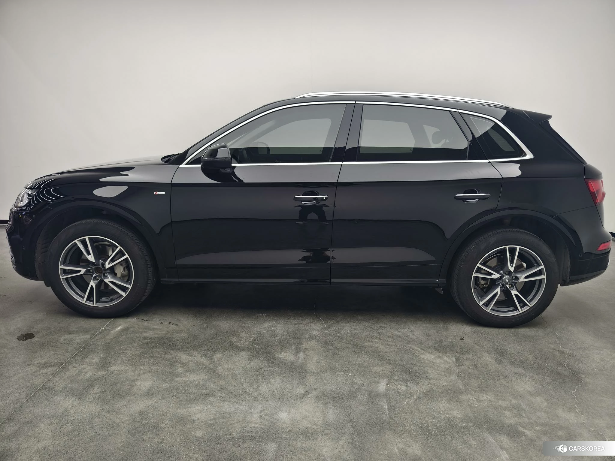 Audi Q5L 2019 Черный из Китая, фото 3