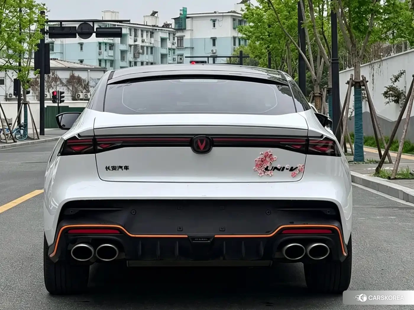 Chang'an UNI-V 2025 Белый из Китая, фото 3
