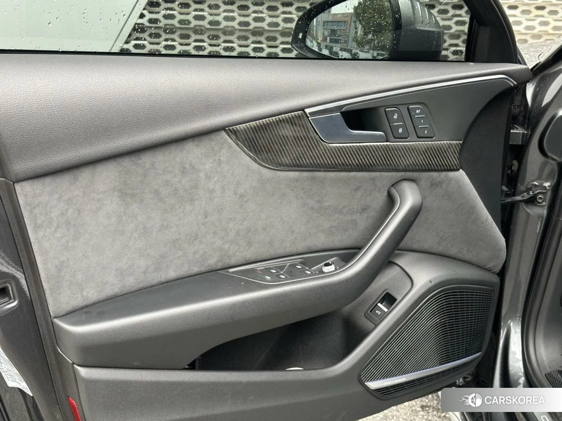 Audi A4L id 4513719 из Китая 12