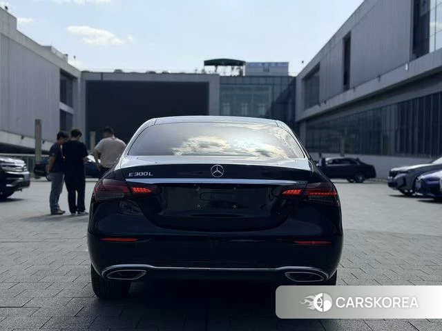 Mercedes-Benz E-class 2023 Черный из Китая, фото 3