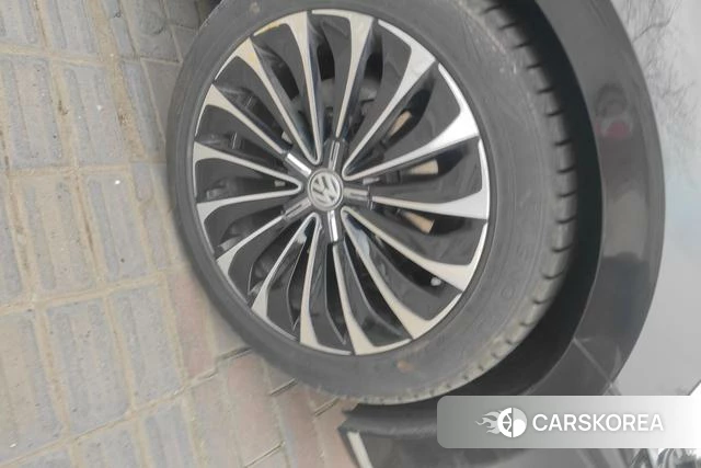 Volkswagen Huiang id 4207935 из Китая 10