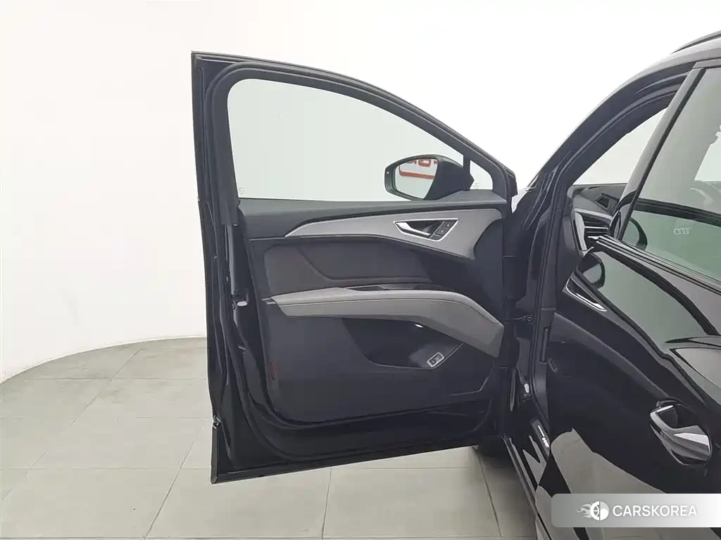 Audi Q5 e-tron id 4547556 из Китая 17