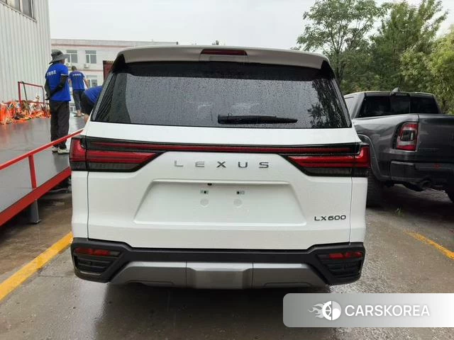 Lexus LX id 4275851 из Китая 18