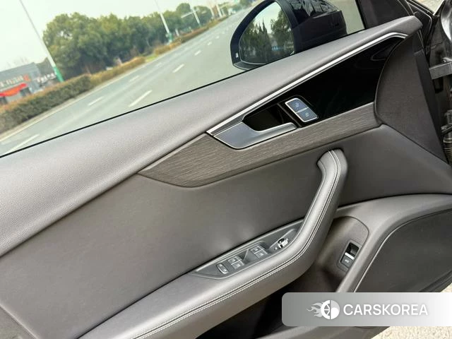 Audi A4L id 4260437 из Китая 14
