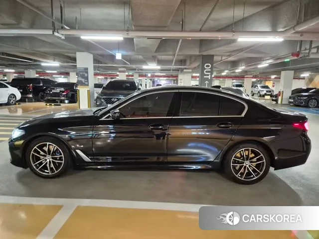 BMW 5 Series (G30) 2023 Черный из Кореи, фото 3