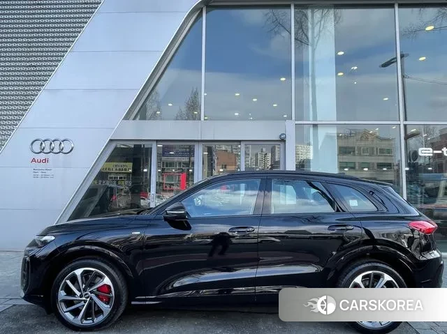 Audi Q5 (80A) 2025 Черный из Кореи, фото 3