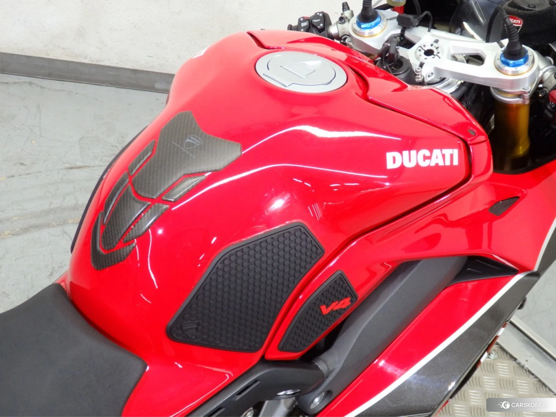 Ducati PANIGALE V4 S id 4373917 из Японии 23