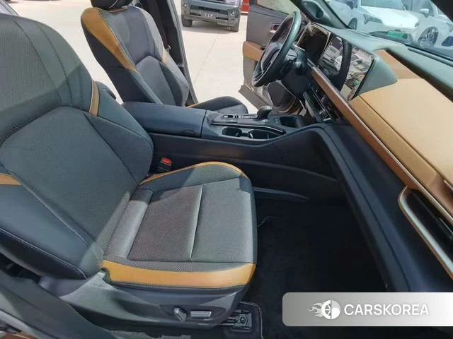 Toyota Crown SportCross 2024 Коричневый из Китая, фото 3