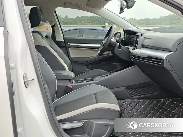 Volkswagen Golf 2024 Белый из Китая, фото 5