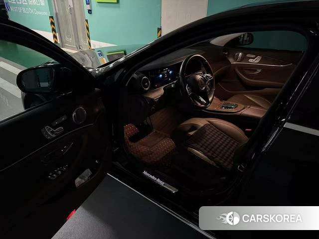 Mercedes-Benz E-class 2023 Черный из Китая, фото 3