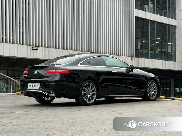 Mercedes-Benz E-class (imported) 2023 Зеленый из Китая, фото 3