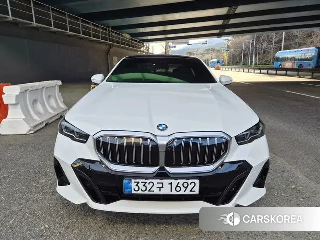 BMW 5 Series (G60) id 3502018 из Кореи 11