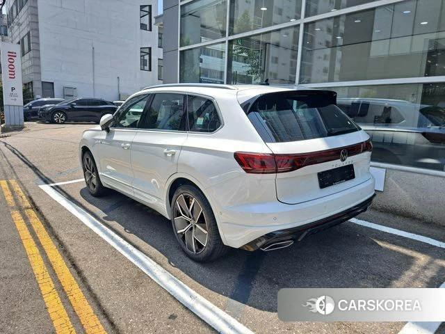 Volkswagen Touareg 3rd generation 2026 Белый из Кореи, фото 3
