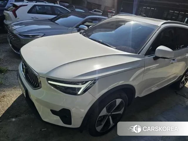 Volvo XC40 2024 Белый из Кореи, фото 3