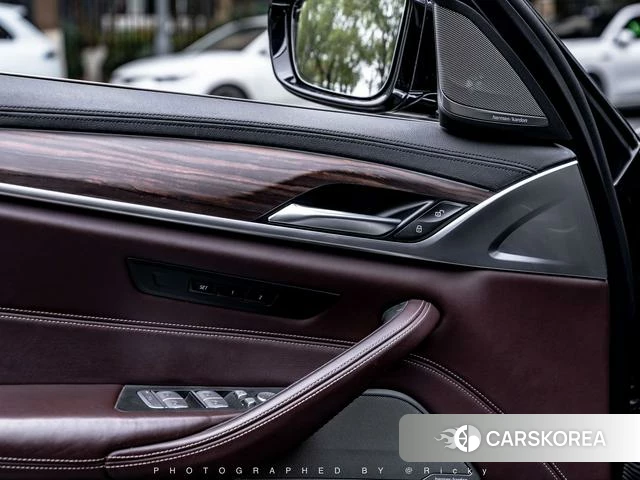 BMW 5 series 2018 Черный из Китая, фото 4