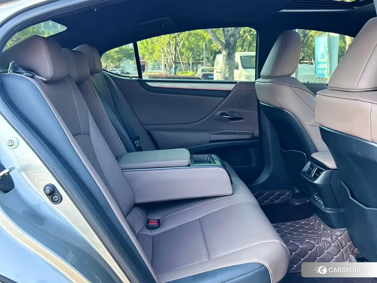 Lexus ES 2025 Silver/gray из Китая, фото 5