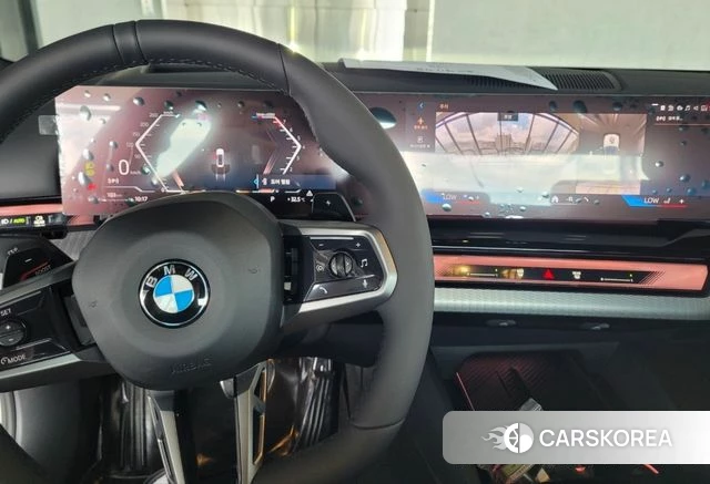 BMW 5 Series (G60) 2025 Белый из Кореи, фото 3