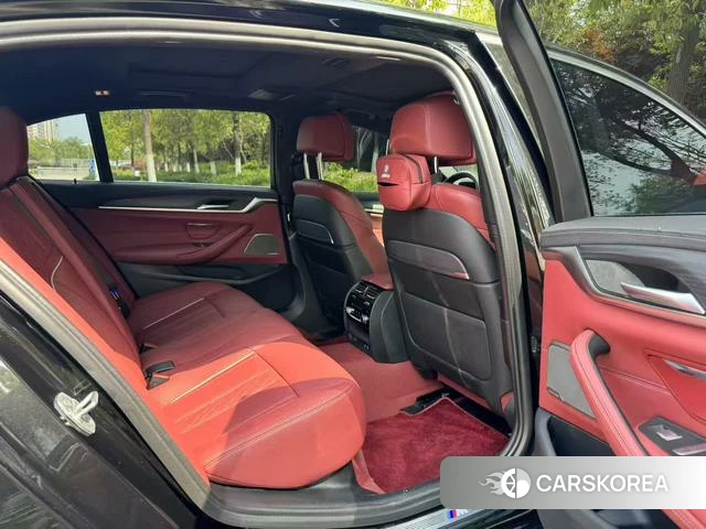 BMW 5 series 2022 Черный из Китая, фото 3