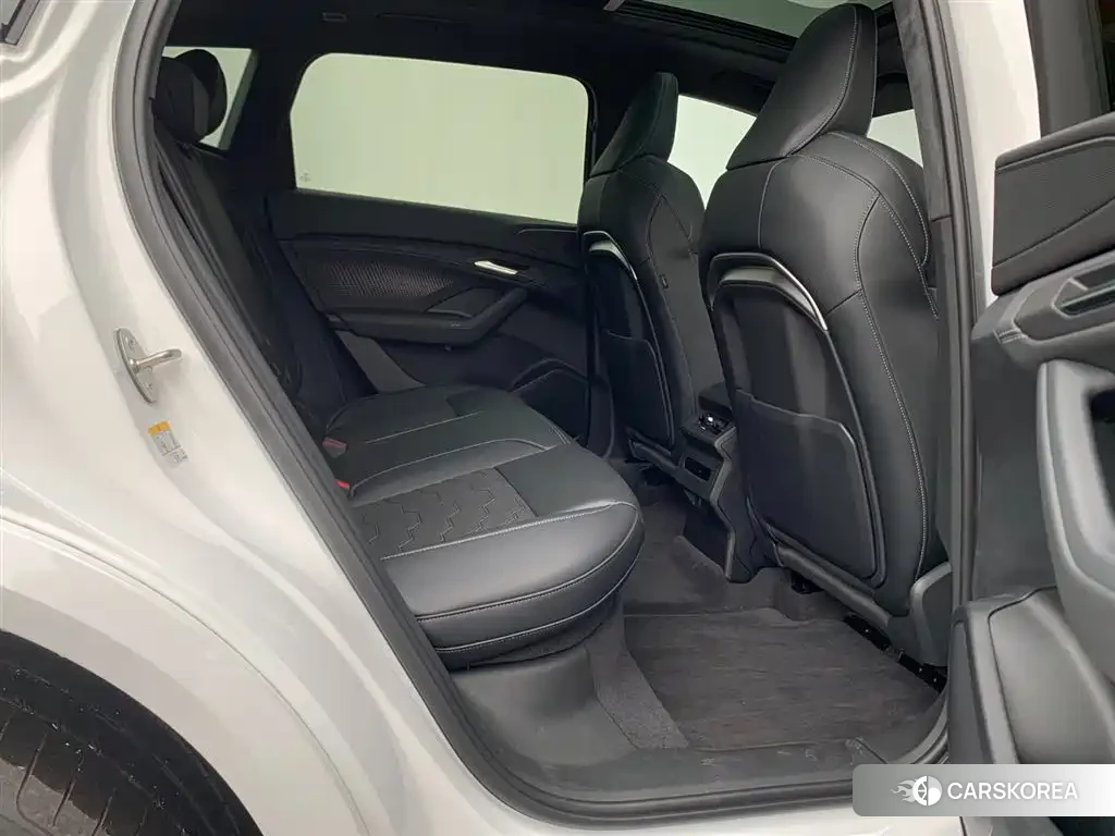 Audi Q6L id 4622471 из Китая 11
