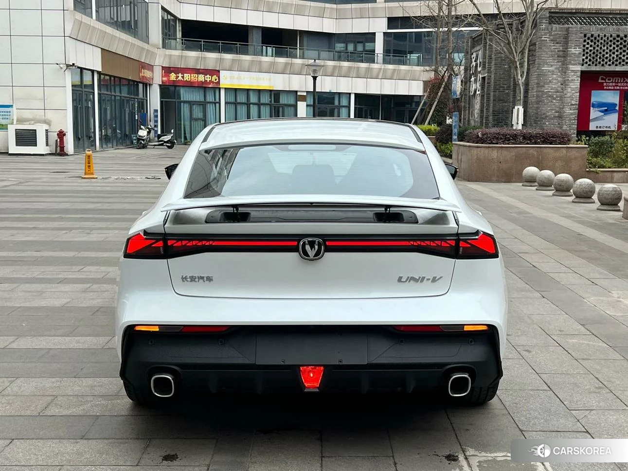 Chang'an UNI-V 2023 Белый из Китая, фото 3