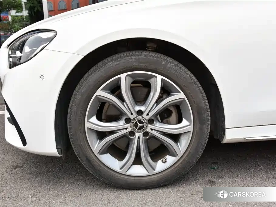 Mercedes-Benz E-Class id 4570743 из Китая 8