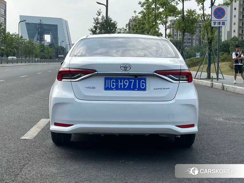 Toyota Corolla 2022 Белый из Китая, фото 3