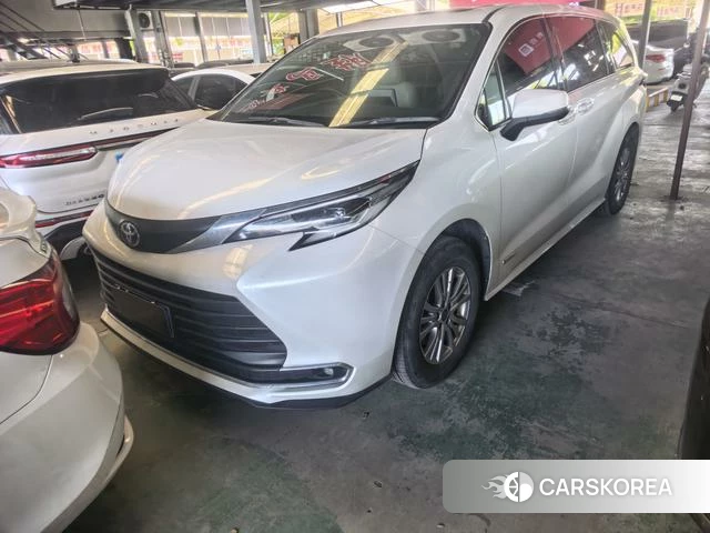 Toyota Saina 2022 Белый из Китая, фото 5