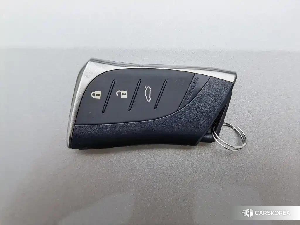 Lexus ES id 4669263 из Китая 17