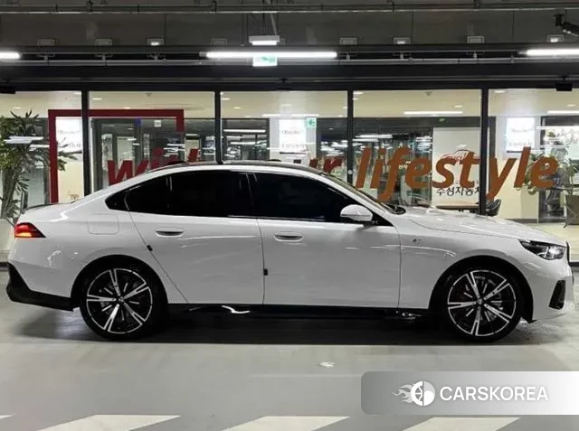 BMW 5 Series (G60) id 3398944 из Кореи 13