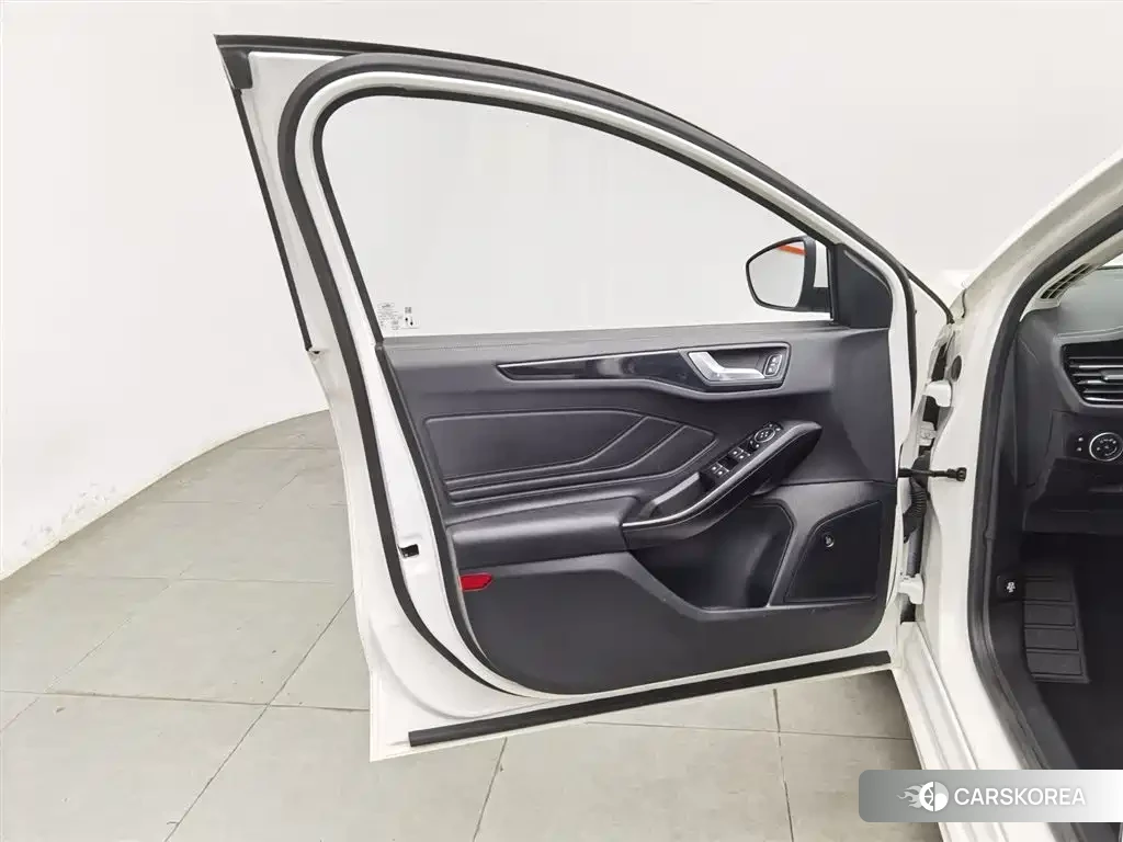 Ford Fox id 4565210 из Китая 17