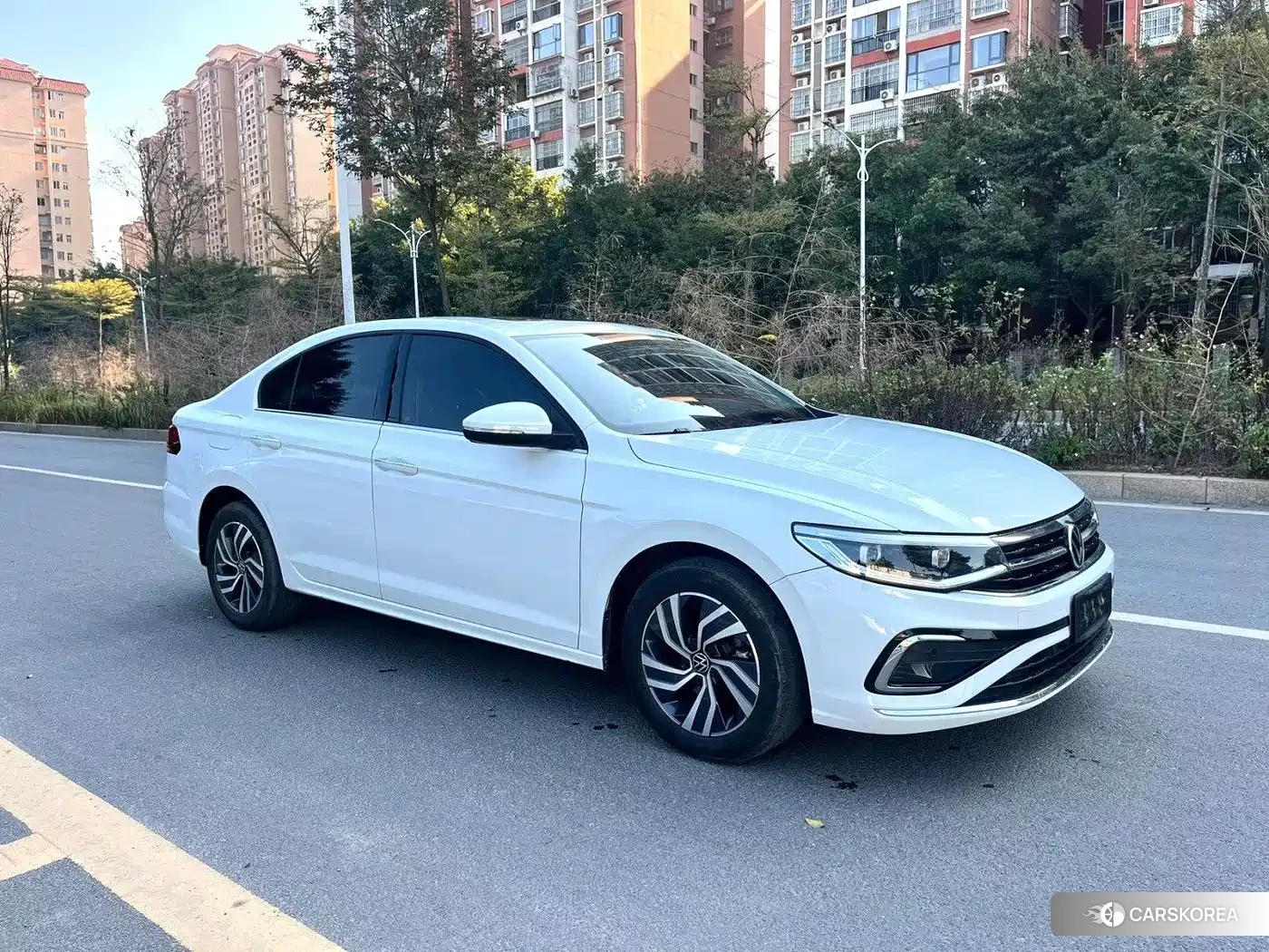 Volkswagen Bora 2023 Белый из Китая, фото 3