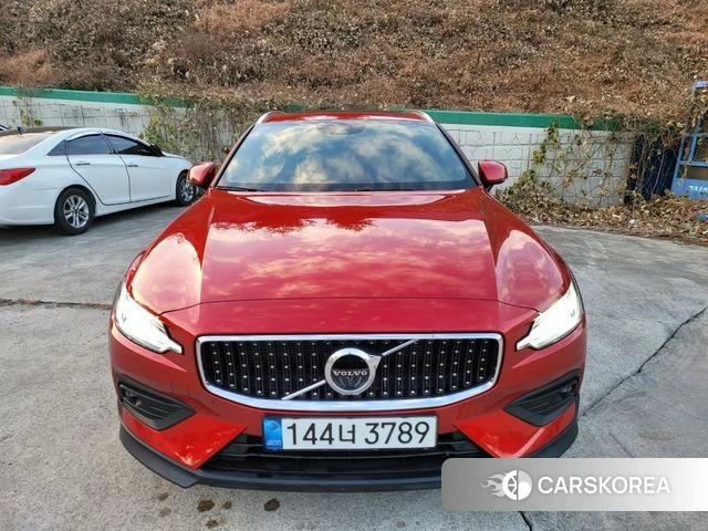 Volvo V60 Cross-Country 2nd Generation 2022 Красный из Кореи, фото 6