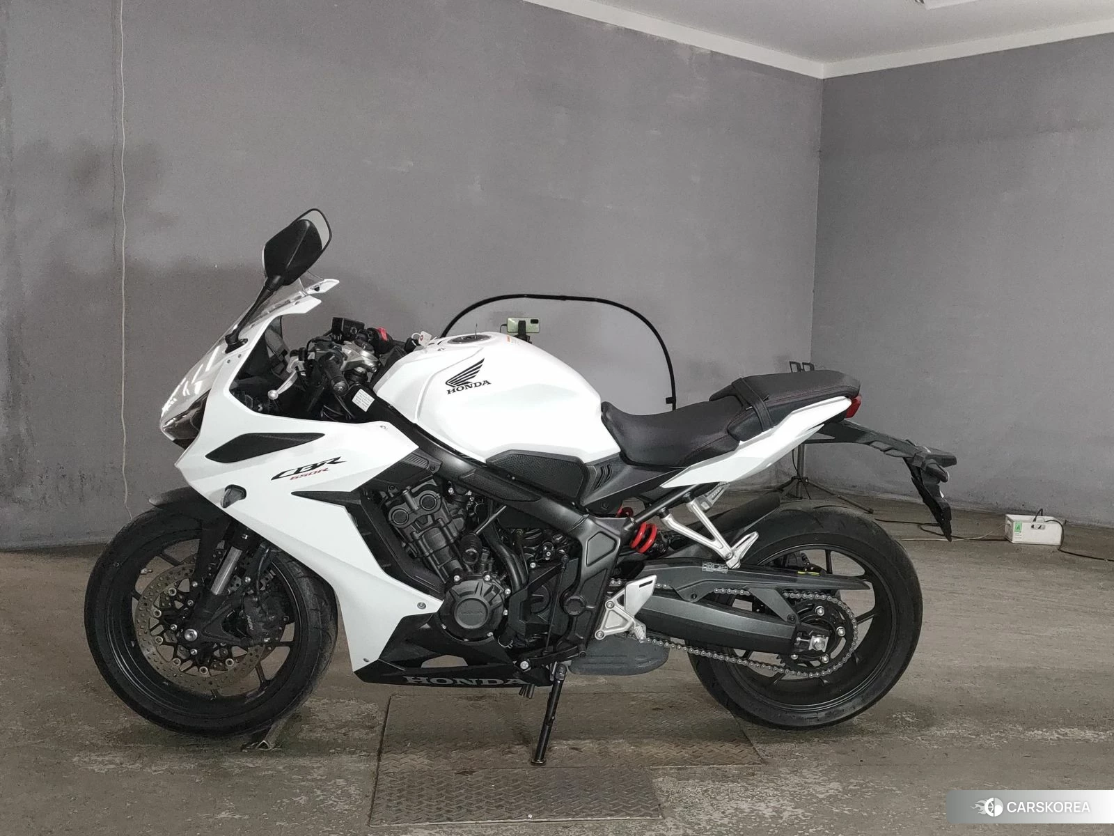 Проданный Honda CBR650R id 4184636 из Японии, фото 2