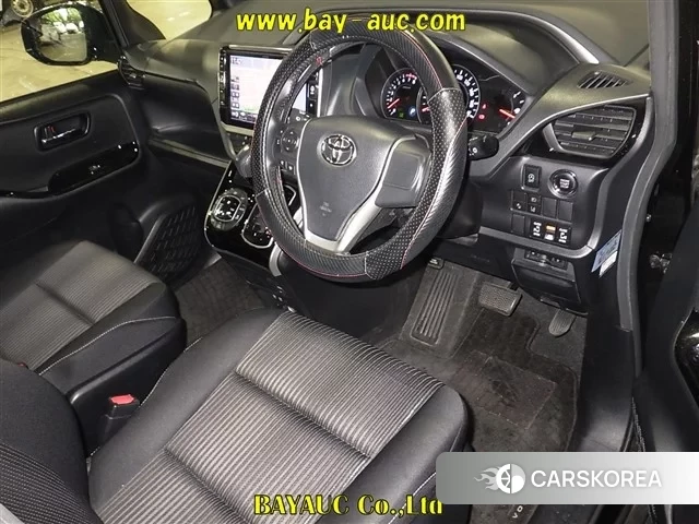 Toyota Voxy 2018 из Японии, фото 3