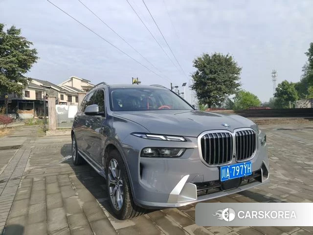 BMW X7 2023 Серебристо-серый из Китая, фото 4