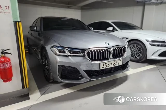 BMW 5 Series (G30) 2023 Серебристо-серый из Кореи, фото 6