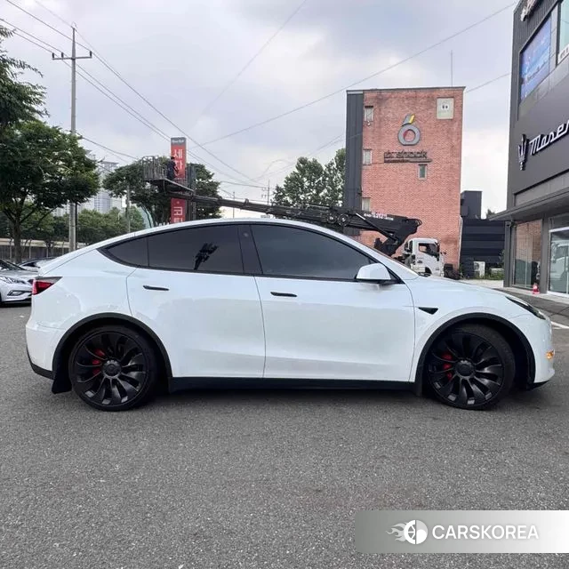 Tesla Model Y 2022 Белый из Кореи, фото 4