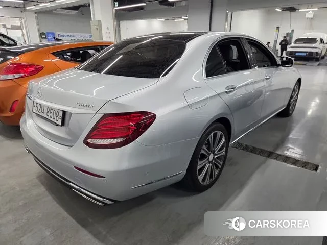 Mercedes-Benz E-Class W213 2019 Серебряный из Кореи, фото 3