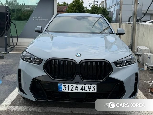 BMW X6 (G06) 2025 Светло-серебряный цвет из Кореи, фото 3