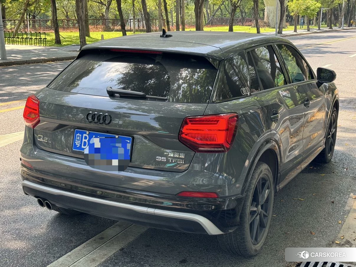 Audi Q2L 2020 Темно-серый из Китая, фото 6
