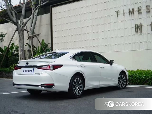 Lexus ES id 3888964 из Китая 16