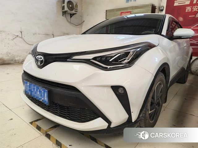 Toyota C-HR 2023 Белый из Китая, фото 3