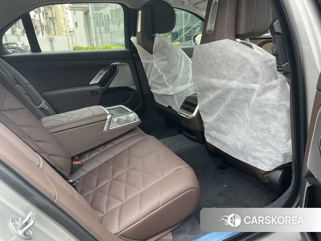 BMW 7 series 2025 Темно-серый из Китая, фото 3