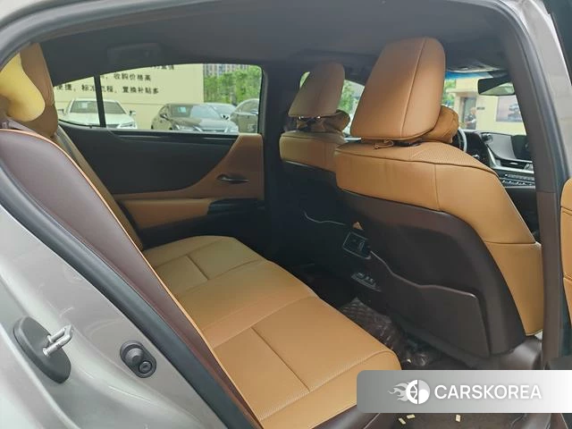 Lexus ES 2021 Серебристо-серый из Китая, фото 5