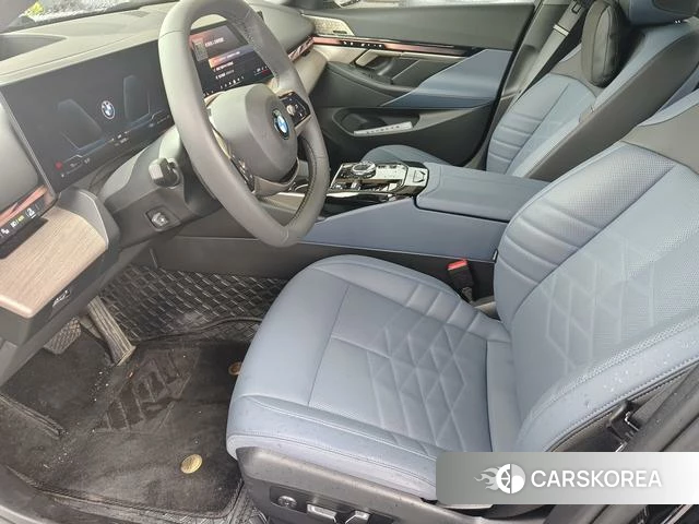 BMW 5 series 2024 Черный из Китая, фото 5