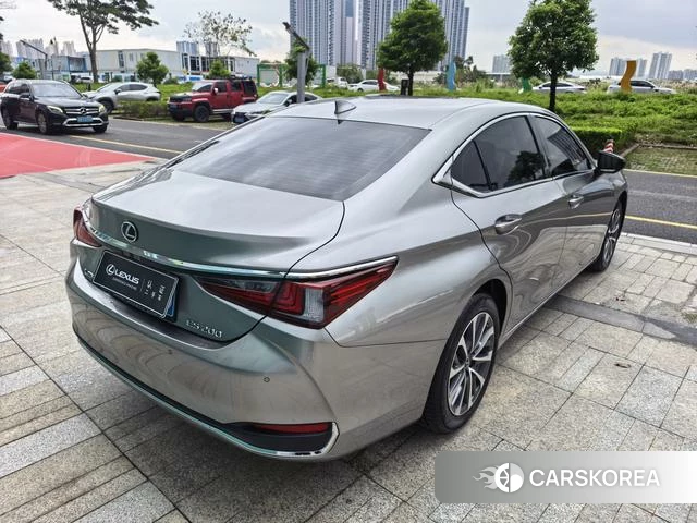 Lexus ES 2024 Серебристо-серый из Китая, фото 3